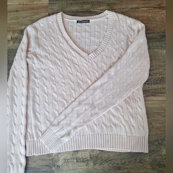 Brandy Melville Cropped Cable Knit Sweater size Small - Picture 2 of 12